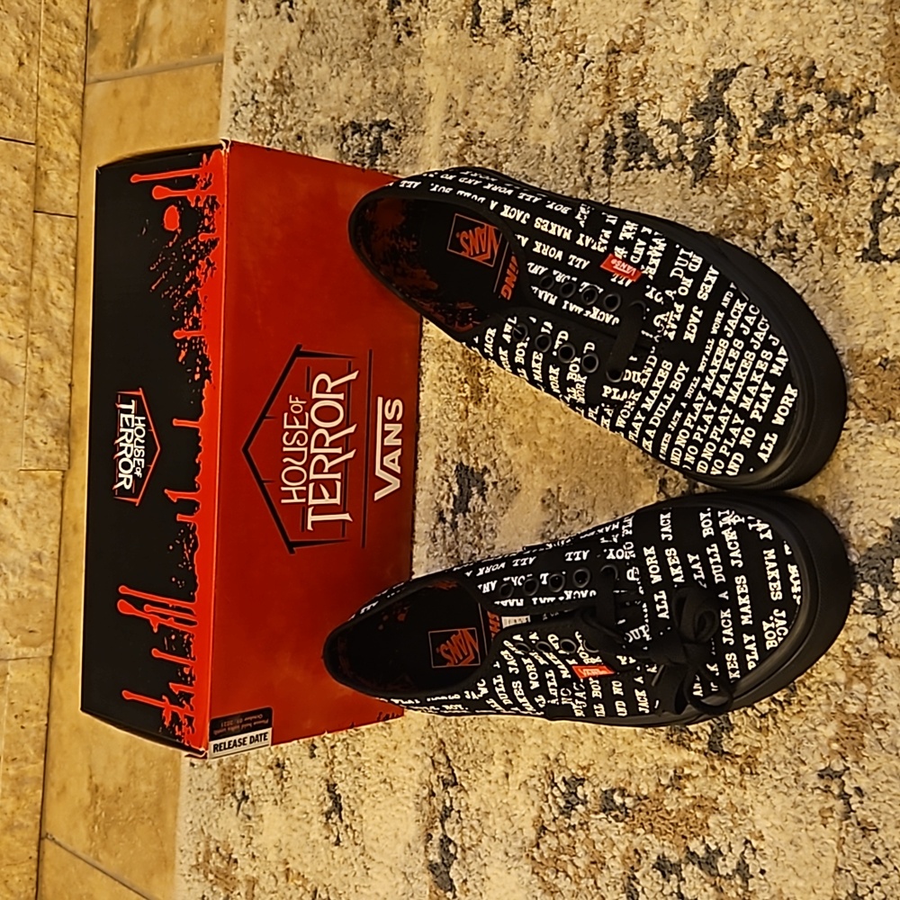 The "shining" house of terror edition vans - Picture 3 of 4
